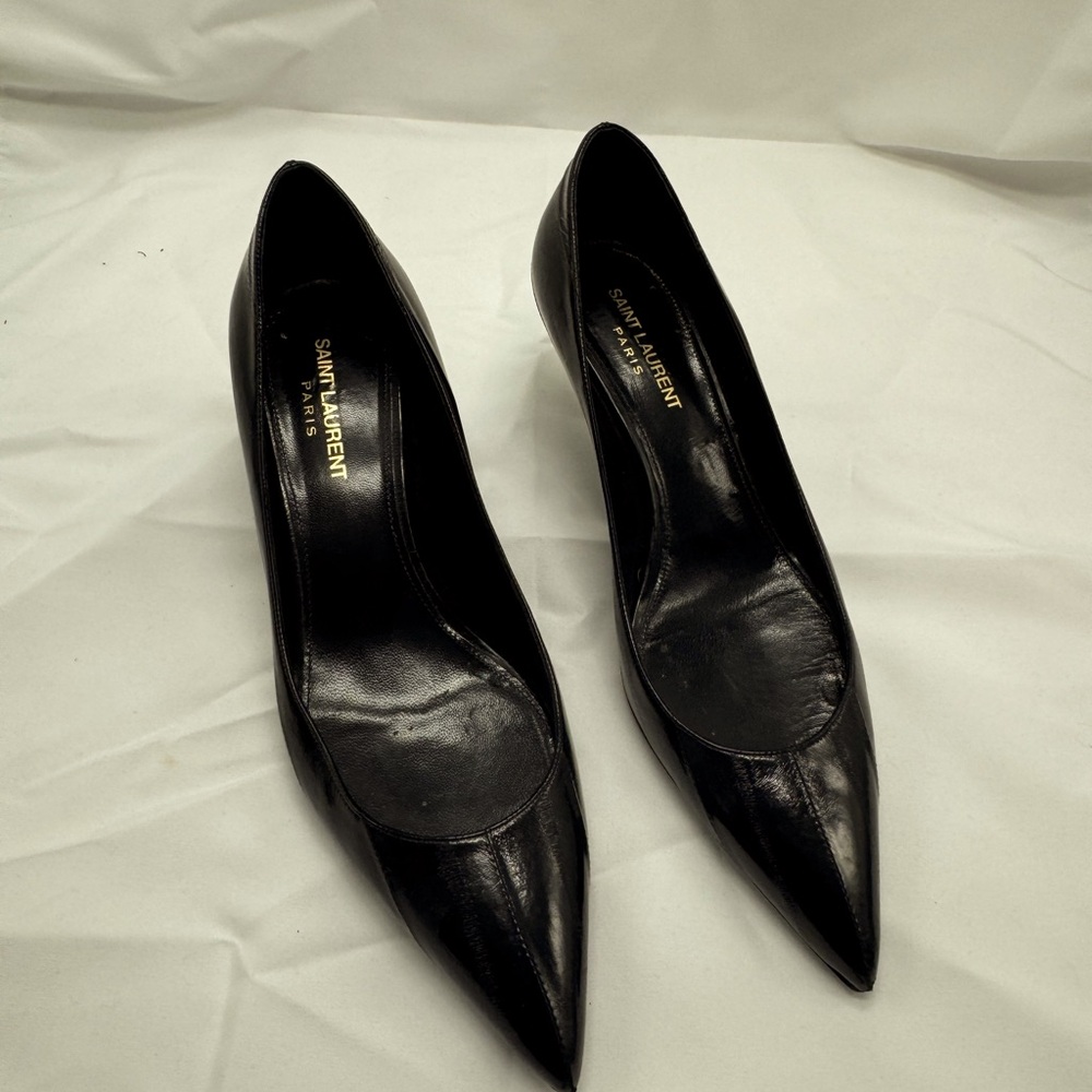 Saint Laurent Paris black eel leather heel.